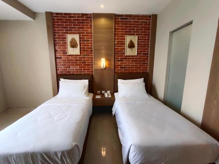 Lynn Hotel